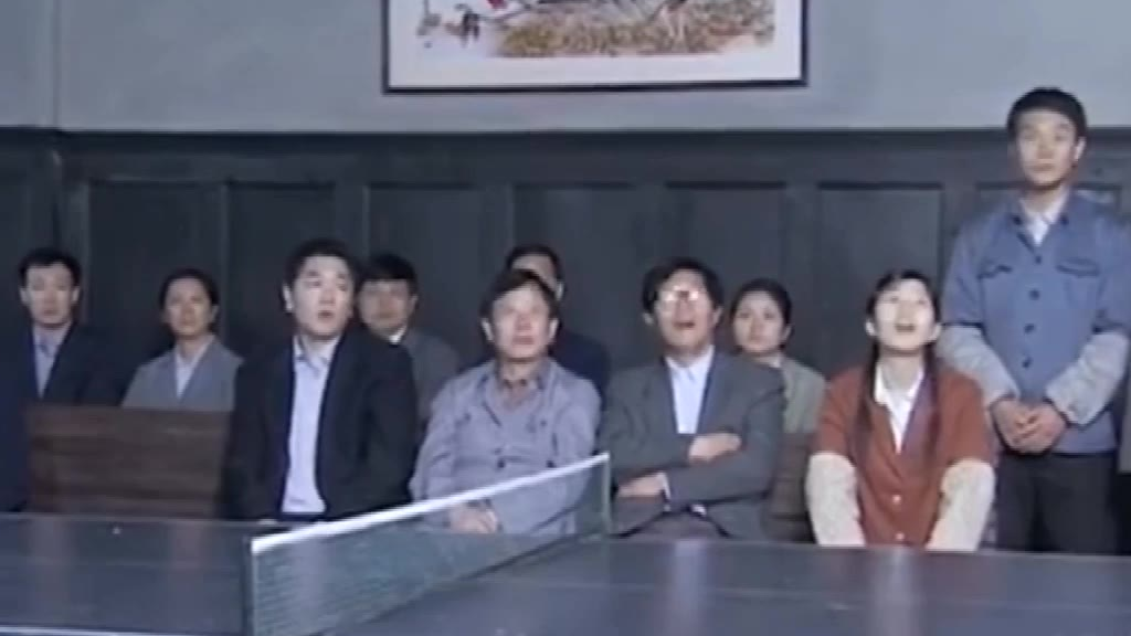 打个乒乓球都把领导打那么惨,小伙子你这官商不太行啊